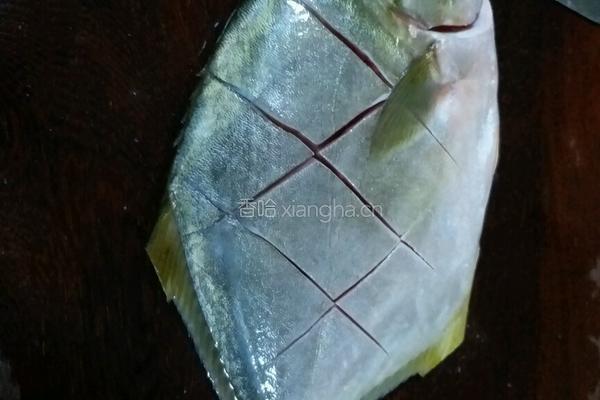 清蒸鲳鱼的做法图解1