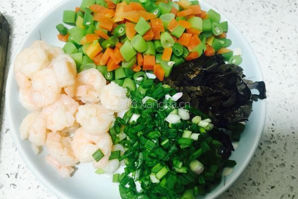 虾仁炒饭的做法图解1