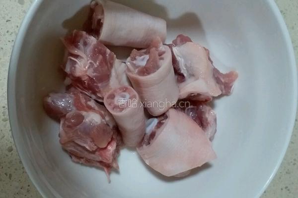 薏米冬瓜猪尾汤的做法图解3