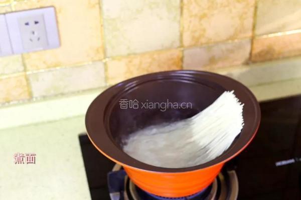 韩式辣白菜拌面的做法图解3