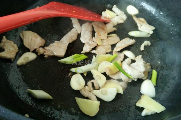 香辣腐竹炒肉的做法图解4