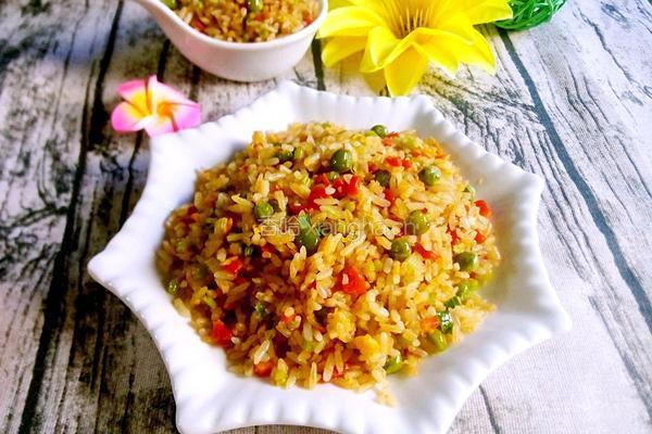 黄金炒饭的做法图解2
