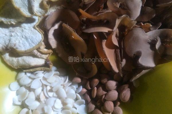 雪梨干南北杏炖瘦肉的做法图解1