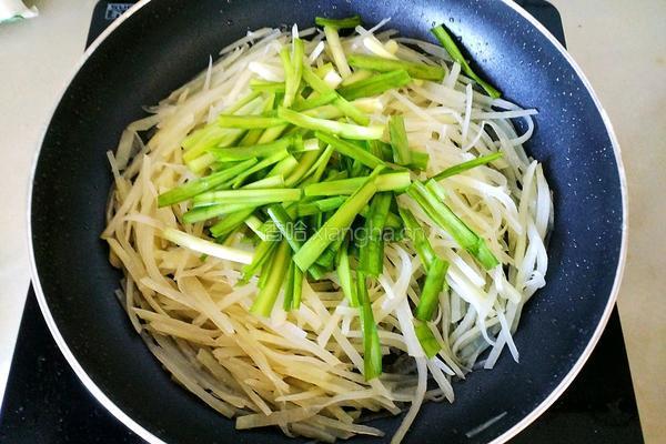 土豆丝炒韭菜的做法图解11