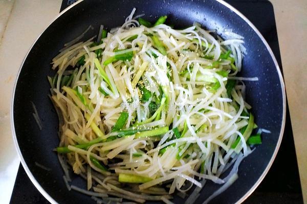 土豆丝炒韭菜的做法图解14