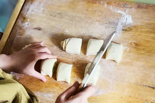 发面葱油烧饼的做法图解2