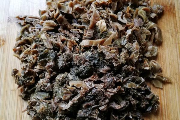 豆鼓炒酸菜的做法图解2