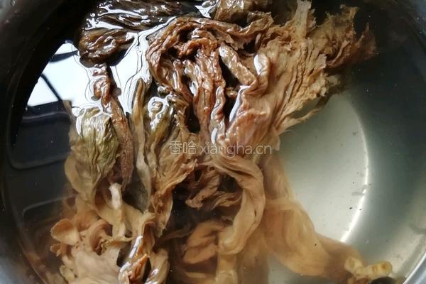 豆鼓炒酸菜的做法图解1