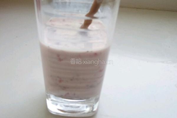 草莓酸奶的做法图解3