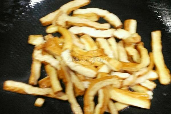 豆腐干炒韭菜的做法图解3