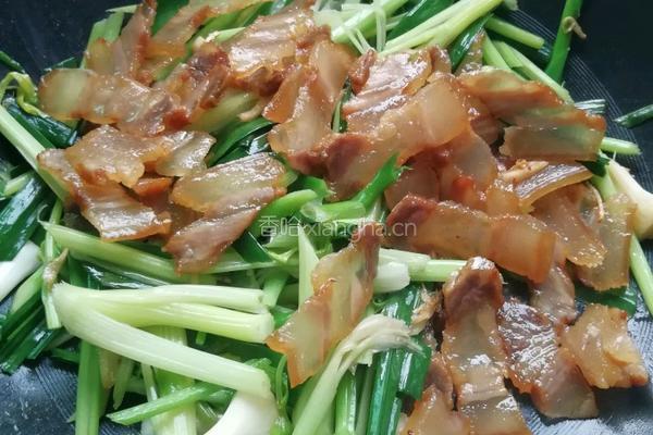 芹菜蒜苗炒腊肉的做法图解8