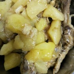 鸡爪子炖土豆的做法[图]