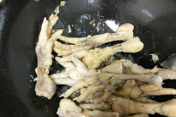 鸡爪子炖土豆的做法图解5