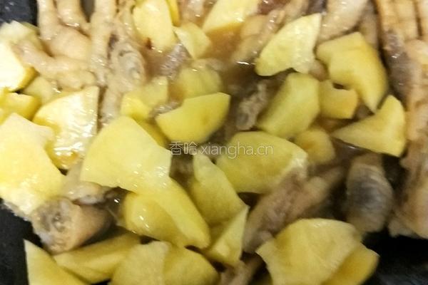 鸡爪子炖土豆的做法图解8