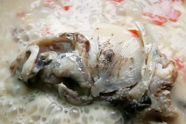 黄豆鱼头汤的做法图解6