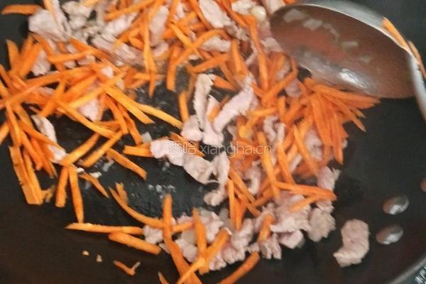 胡萝卜海带丝炒肉的做法图解6