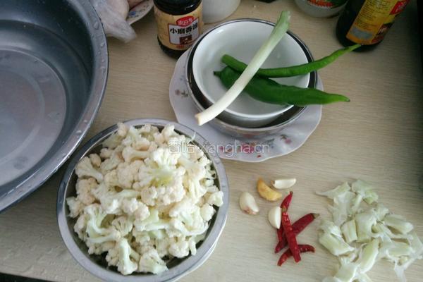 干锅花菜的做法图解1