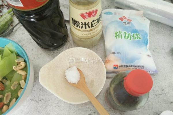 凉拌莴苣坚果的做法图解6