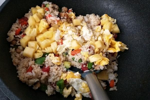 菠萝炒饭的做法图解6