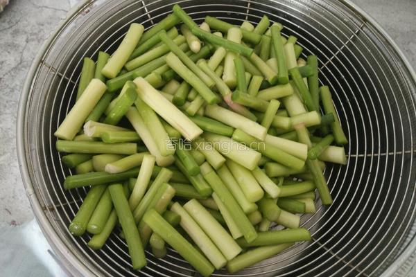 蒜苔炒肉的做法图解3