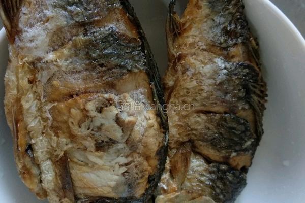 鲫鱼炖豆腐汤的做法图解4