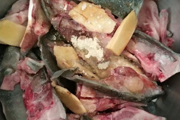 沙锅鱼头的做法图解2