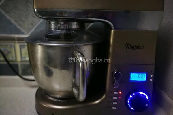 黑加仑椰蓉花环面包的做法图解3