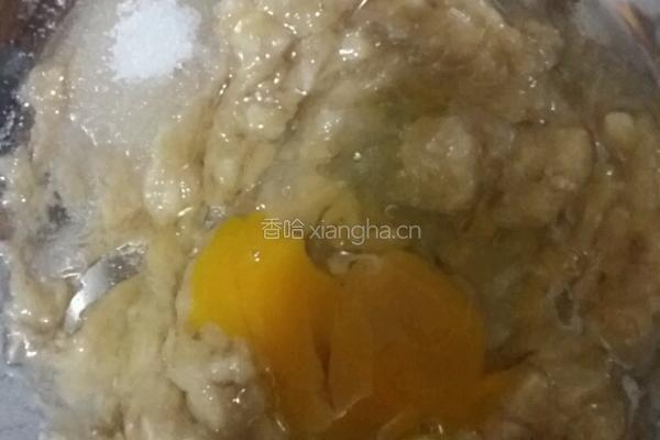 香蕉坚果蛋糕的做法图解2