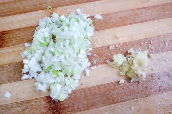 炸茼蒿丸子的做法图解3