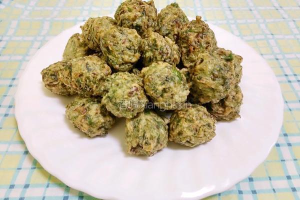 炸茼蒿丸子的做法图解8