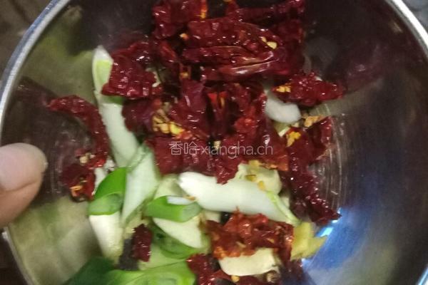 干锅土豆片煸豆角的做法图解2
