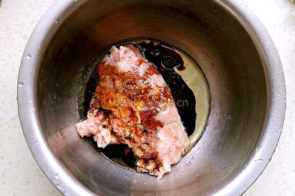 猪肉韭菜水饺的做法图解4