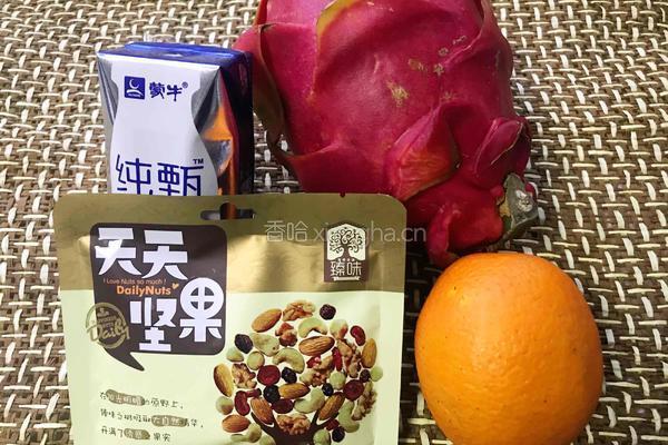 火龙果酸奶沙拉的做法图解1