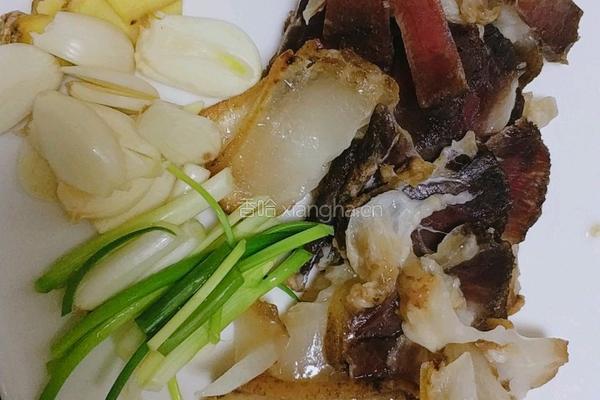 青椒炒腊肉的做法图解1