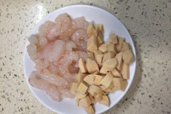 菠萝新吃法~菠萝虾仁五彩饭的做法图解4