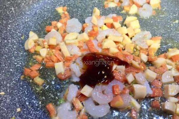 菠萝新吃法~菠萝虾仁五彩饭的做法图解10