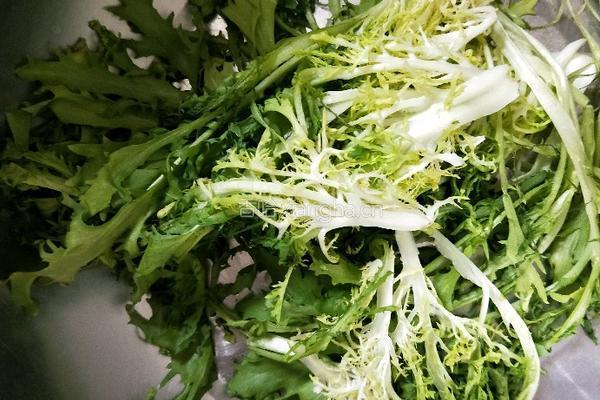 苦苣拌花生的做法图解2