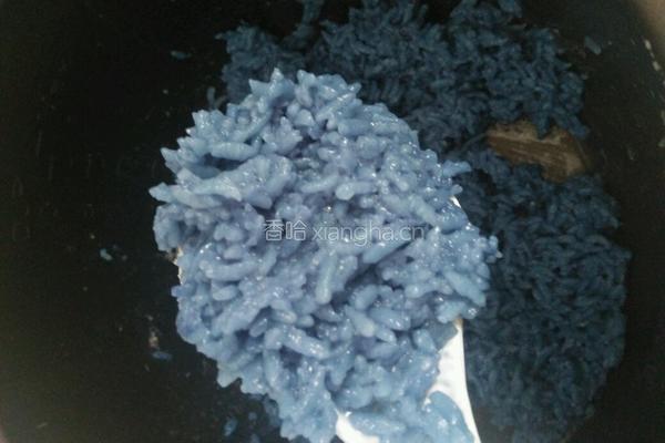 蝶豆花菠萝寿司的做法图解3