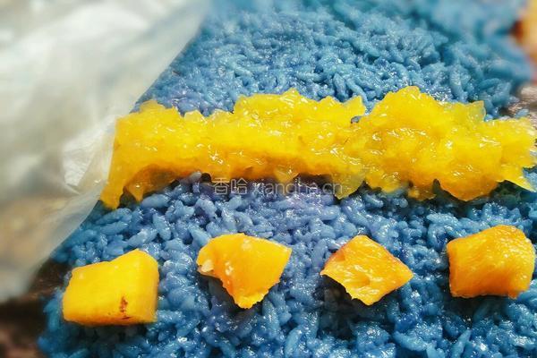 蝶豆花菠萝寿司的做法图解6