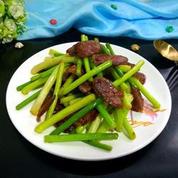 蒜薹炒腊肠的做法[图]