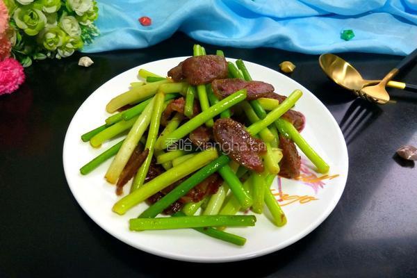 蒜薹炒腊肠的做法图解1