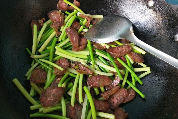 蒜薹炒腊肠的做法图解9