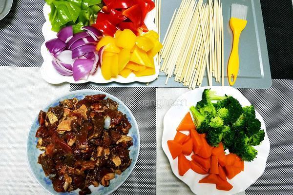 五彩蔬羊肉串的做法图解5