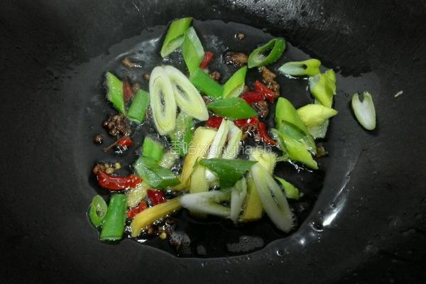 毛肚炒蒜苗的做法图解4