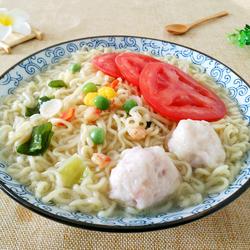 鱼丸裙带菜西红柿方便面的做法[图]