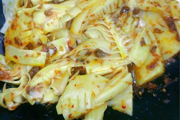 香菇酱炒春笋的做法图解4