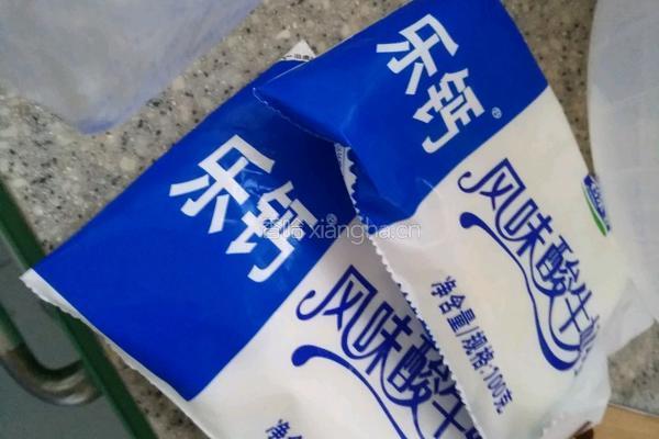 火龙果香蕉奶昔的做法图解2