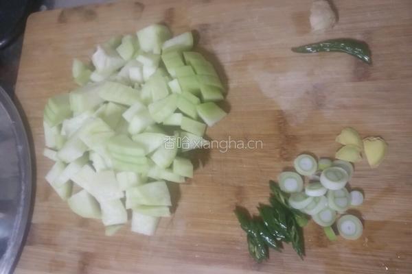 辣萝卜炒肉的做法图解1