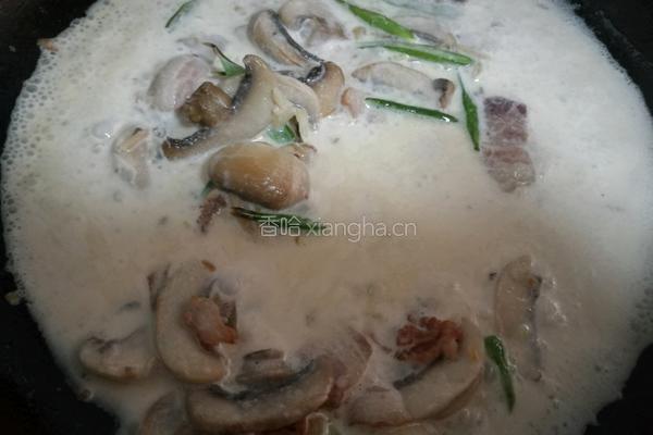 奶油蘑菇培根意面的做法图解9