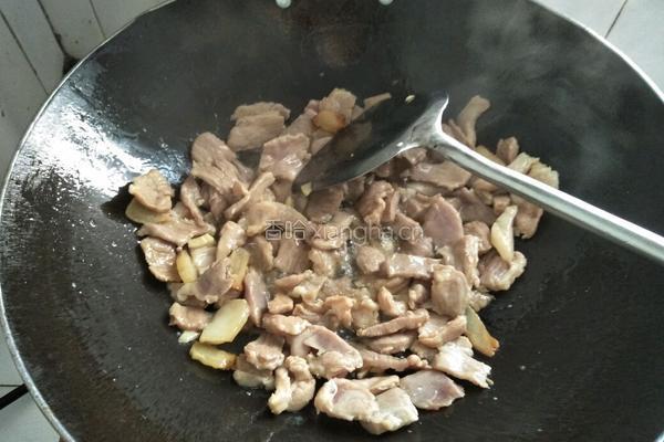 平菇炒肉的做法图解6